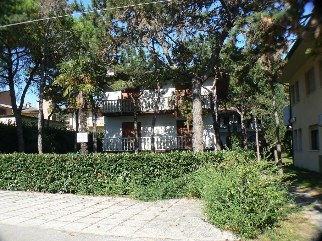 Villa Rosy Lignano Sabbiadoro Exterior foto